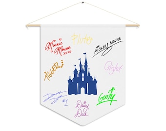 Disney Autograph Pennant - Dekoracja ścienna z podpisem postaci, pamiątka z parku rozrywki, spersonalizowana pamiątka, baner materiałowy 18x21 z zamkiem kołkowym