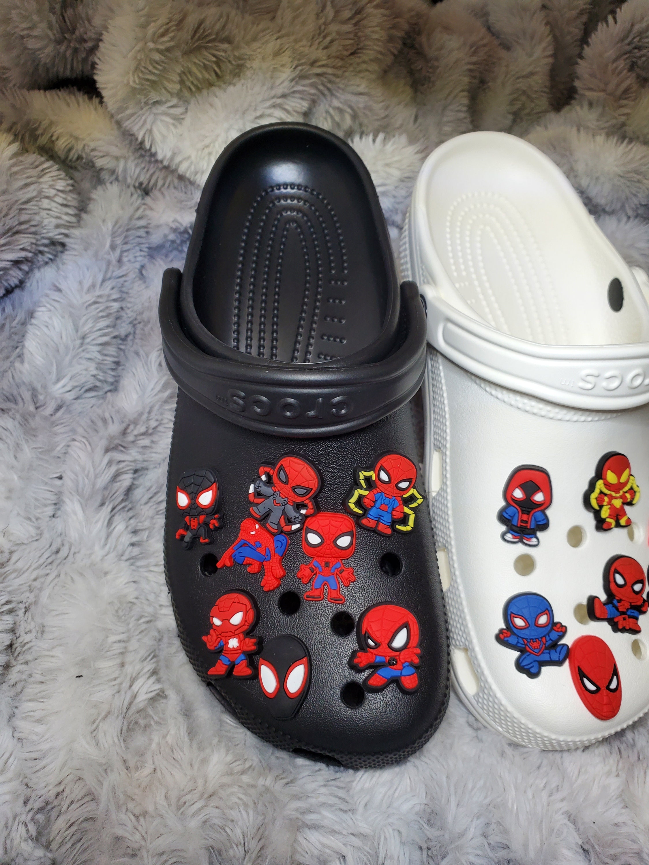 SPIDERMAN MASK CRAWLING LEAPING ATTACK AUTHENTIC JIBBITZ CHARM FIT CROCS  HOLES