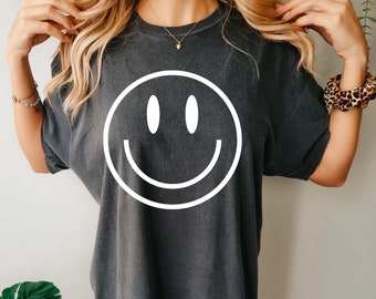 Oversized Smiling Face Tee| Happy Face Comfort Colors| Be Happy Shirt | Retro Smile Face | Vintage Style Tshirt, Summer Tee