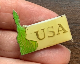 Vintage USA Statue of Liberty American enamel Pin badge