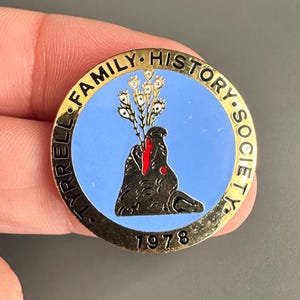 1978 Tyrrell Family History Society heraldic enamel lapel pin badge brooch