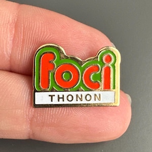 Foci la Photo Facile Thonon France camera 35mm Vintage enamel lapel pin badge brooch