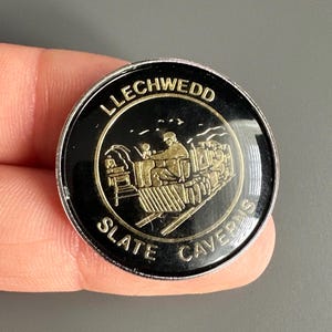 Vintage Llechwedd Slate Caverns of Blaenau Ffestiniog Wales, Cymru lapel pin badge brooch