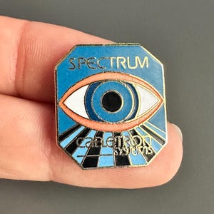 Vintage Spectrum Cabletron Systems enamel lapel pin badge brooch