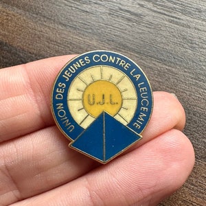 Vintage Union Des Jeunes contre la leucemie enamel lapel pin badge