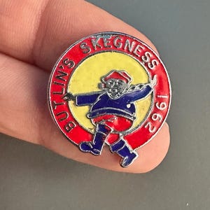 Vintage 1962 Butlin&#39;s Skegness UK Holiday Camp enamel lapel pin badge brooch Reeves & Co
