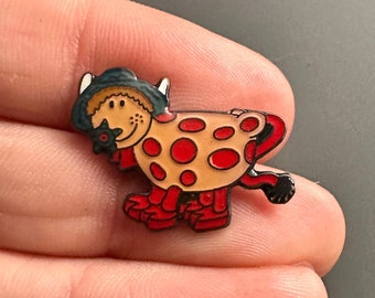 Vintage 1998 Magic Roundabout Ermintrude Cartoon Character enamel lapel pin badge brooch