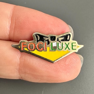 Foci Luxe Classic Film cartridge camera 35mm Vintage enamel lapel pin badge brooch