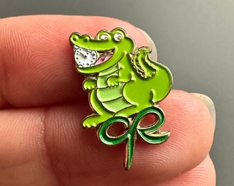 Crocodile Aligator CR Clock time vintage enamel lapel pin badge brooch