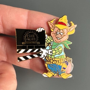 Vintage Cine Folies Clapper directors board Cowboy pig character wild west camera filming cinema enamel lapel pin badge brooch