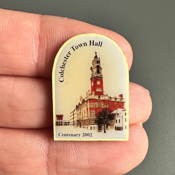 Colchester Town Hall Essex Centenary 2002 lapel pin badge brooch