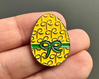 Easter Egg CR vintage enamel lapel pin badge brooch