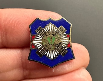 Shield Scott’s Guards emblem military Armed Forces sweetheart enamel lapel pin badge brooch