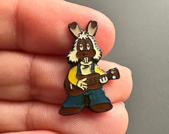 Vintage 1998 Magic Roundabout Dylan Rabbit Cartoon Character enamel lapel pin badge brooch