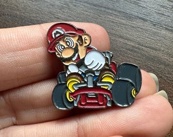 Vintage Super Mario Bros Kart 1990s Nintendo enamel lapel pin badge brooch