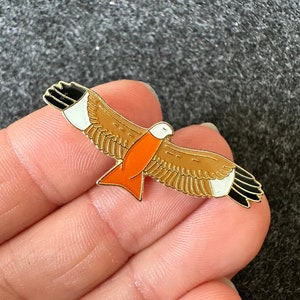Flying Red Kite bird enamel lapel pin badge brooch RSPB