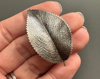 Vintage Sterling Silver leaf lapel pin badge brooch