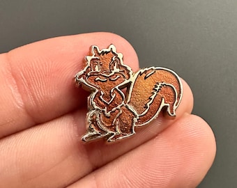 Vintage Brown Red Squirrel enamel lapel pin badge brooch