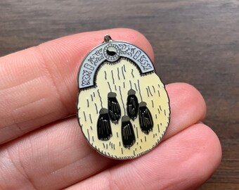 Sporran enamel lapel pin - Scottish traditional dress