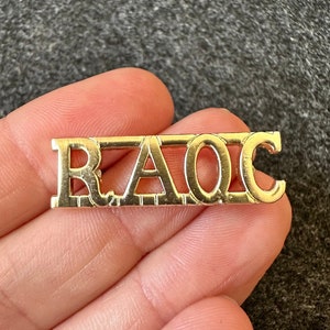 RAOC Royal Army Ordnance Corps geanodiseerde Staybrite revers punaise badge broche