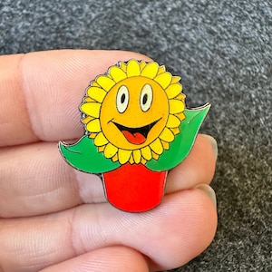 Yellow smiling sunflower floral brooch enamel lapel pin badge