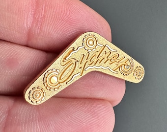 Retro Gold tone boomerang Sydney Australian Travel Souvenir lapel pin badge brooch  NU-COLOR-VUE