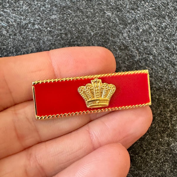 Émail rouge avec couronne dorée Médaille de mention élogieuse, épinglette, insigne, ruban, bouton, broche
