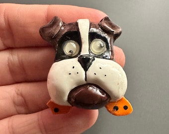 Testa di cane 3D vintage con occhi finti e spilla Pin Badge con colletto arancione