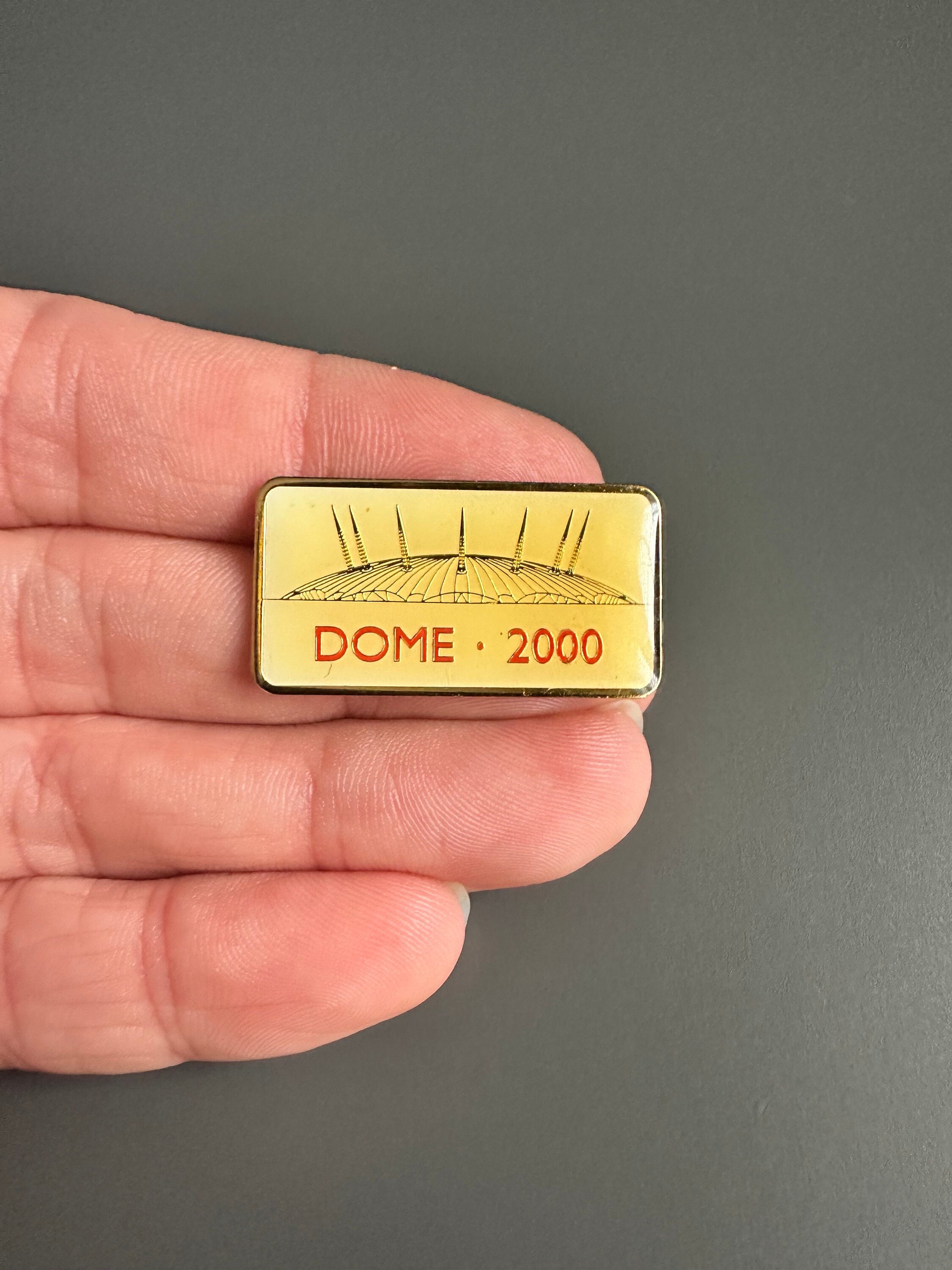 ロンドン ミレニアム ドーム 2000 ホワイト ヴィンテージ ラペルピン