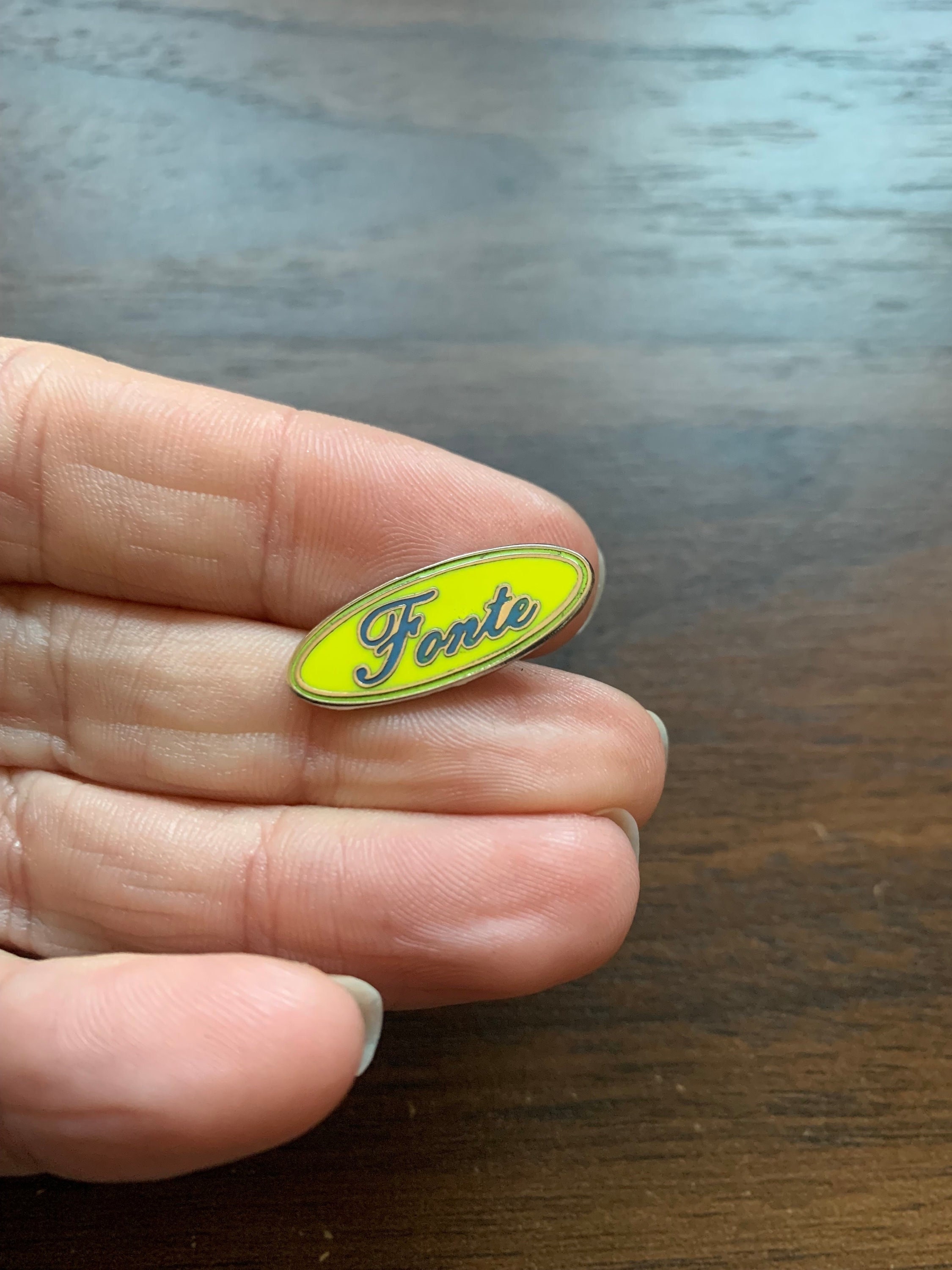 Pin's émaillé Ford – Logo Voiture, Taille 19 Mm X 8,1 Mm, Vintage, Collection