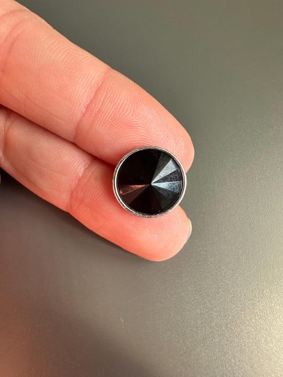 Black Crystal Gem Diamanté in Silver Tone Metal Lapel Pin  display picture 3