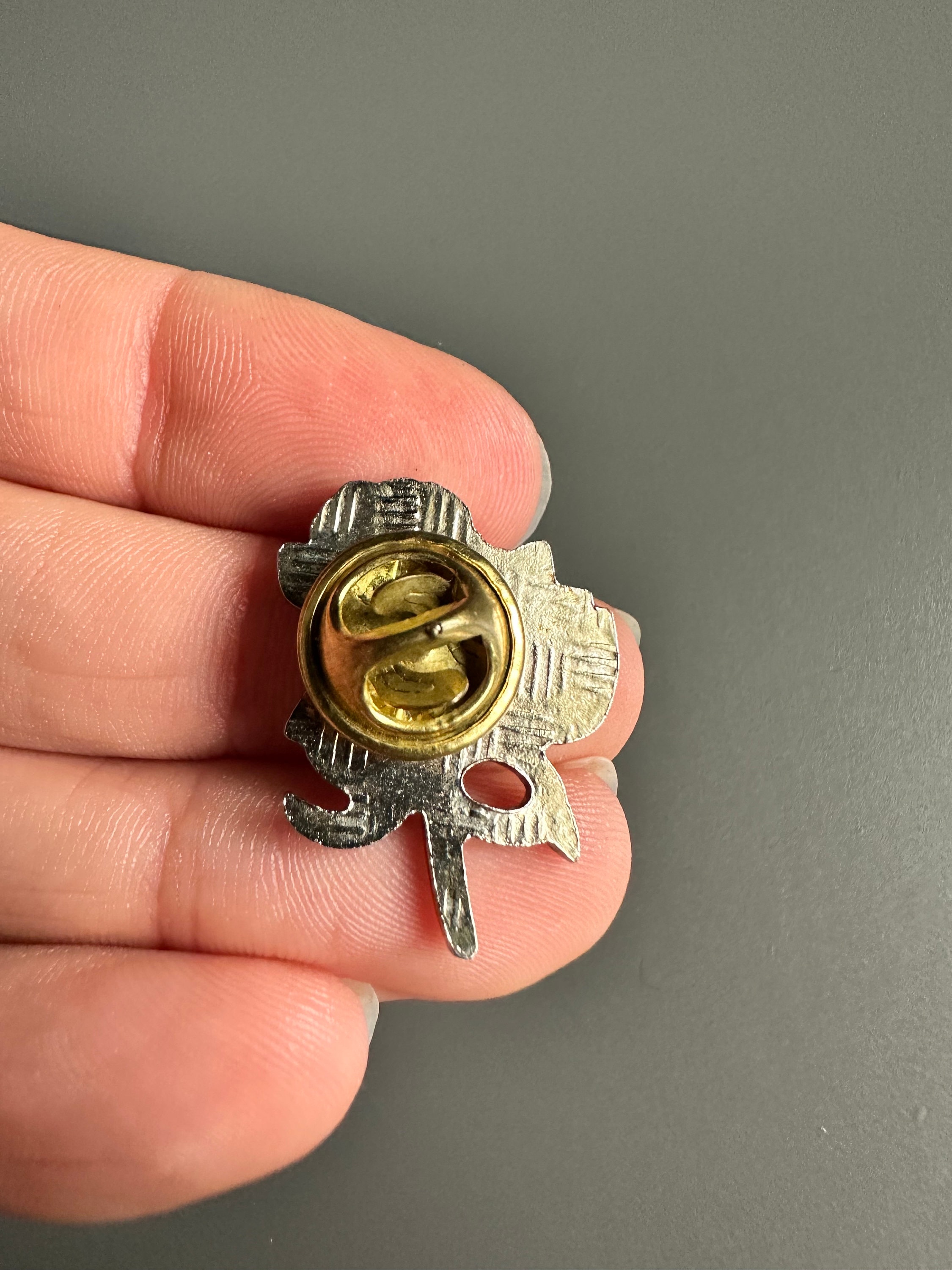 Broche / Insigne Vintage Couleur Or - Motif Fleur Rose Et Bouquet - Occasion