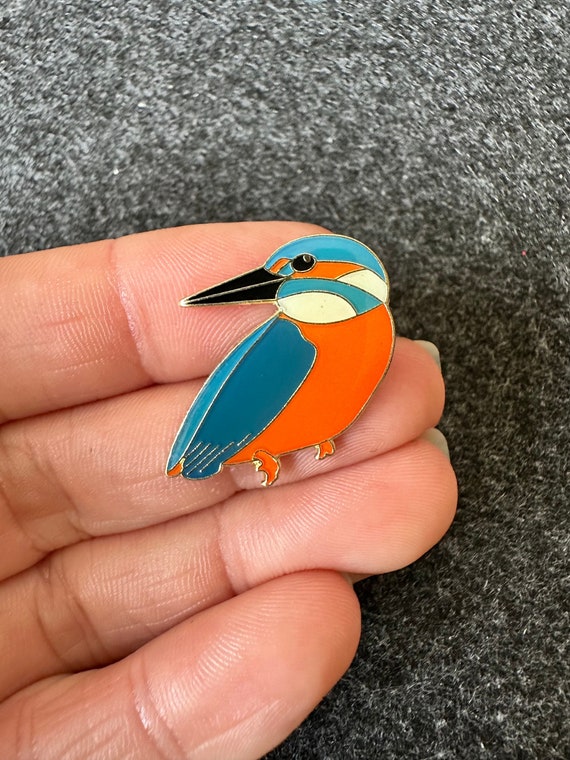 Common Kingfisher British bird enamel lapel pin b… - image 1