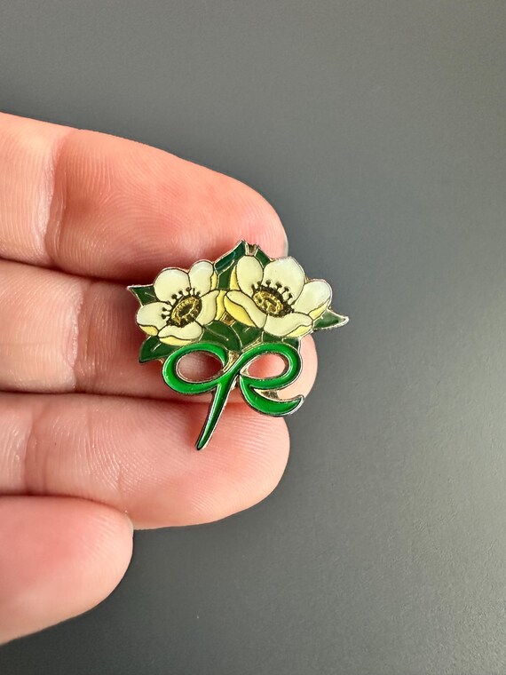 Daffodil Enamel Pin Badge - Metal Brooch For Cancer Awareness & Flower Lovers