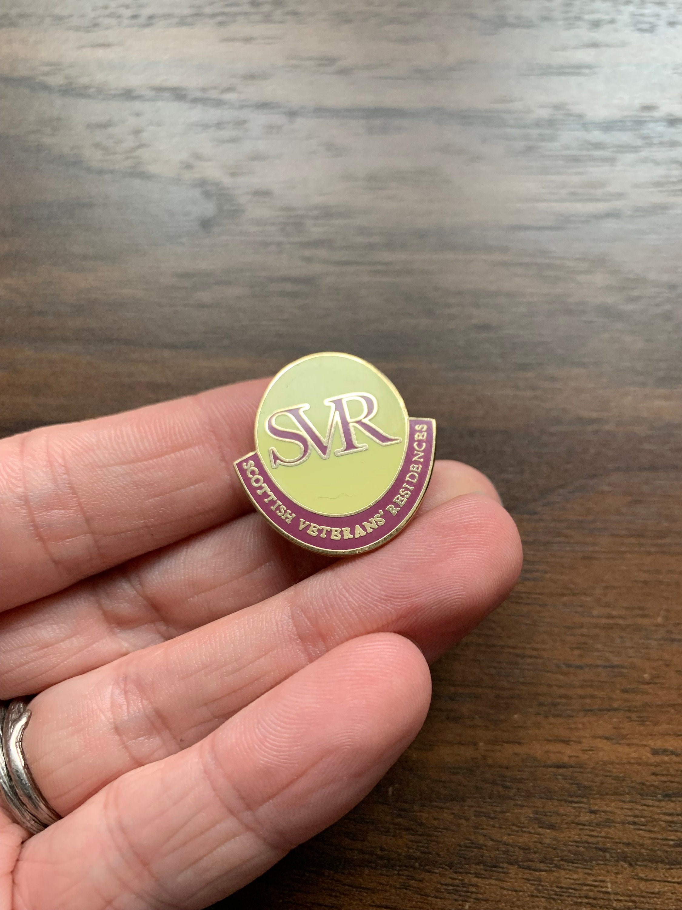 スコットランド退役軍人住宅ヴィンテージエナメルラペルピンバッジ