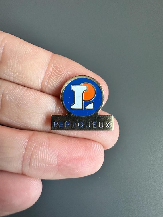 Ancien insigne militaire émaillé Gendarmerie Bretagne