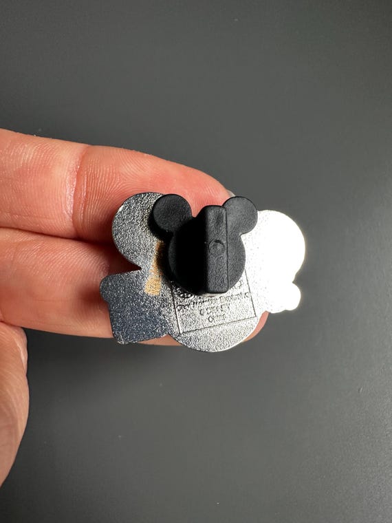 FY 15 Disney Spotlight Store Cast Member Exclusive Mickey Mouse Trading Enamel Lapel Pin badge brooch View 3