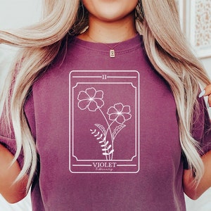 Nacimiento Flor Febrero Tarot Carta Camisa personalizada Camisa de flores silvestres personalizada Febrero Flor Confort Colores Personalizado Tarot Camisa Regalo