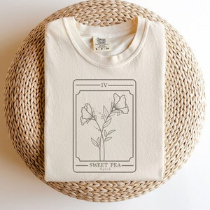 Geboorte bloem april Tarot kaart aangepaste shirt gepersonaliseerde Wildflower shirt april bloem comfort kleuren bloem tarot shirt bachelorette geschenken