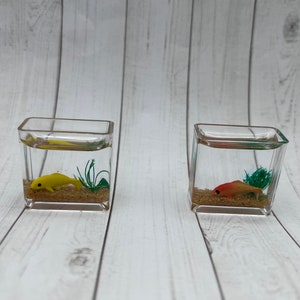 Dollhouse Fish Tank / Tiny Things / Miniature Aquarium