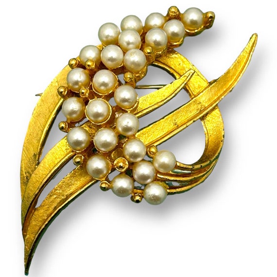 Vintage Faux Pearl and Gold-Tone Brooch Pin | Tri… - image 1