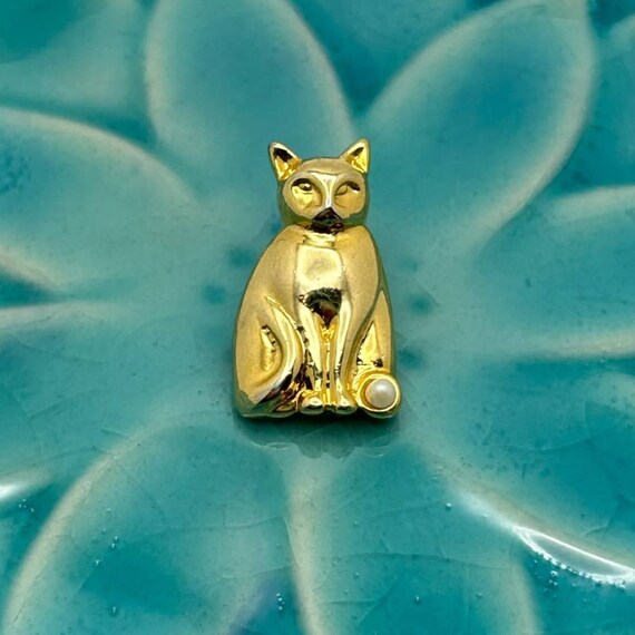 Vintage Cat Pin Pearl + Gold Tone Beautiful NWOT - image 1
