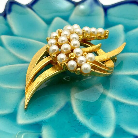 Vintage Faux Pearl and Gold-Tone Brooch Pin | Tri… - image 2
