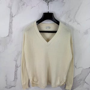REISS Luxury Beige Wool Sweater – 100% Wool, V-Neck, Minimalist Style Size M