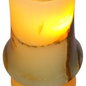 Handgjord bordslampa i vit onyx: Glödande stendekor med dubbelt ljus bild 4