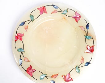 Green Onyx Accent Tray, 8" – Hand-Carved Seashell Border, Elegant Coastal Natural Stone Decor & Home Accent