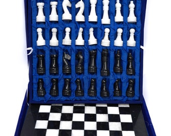 Hand Crafted Marble & Onyx Chess Set: Elegant Decor (30 cm)