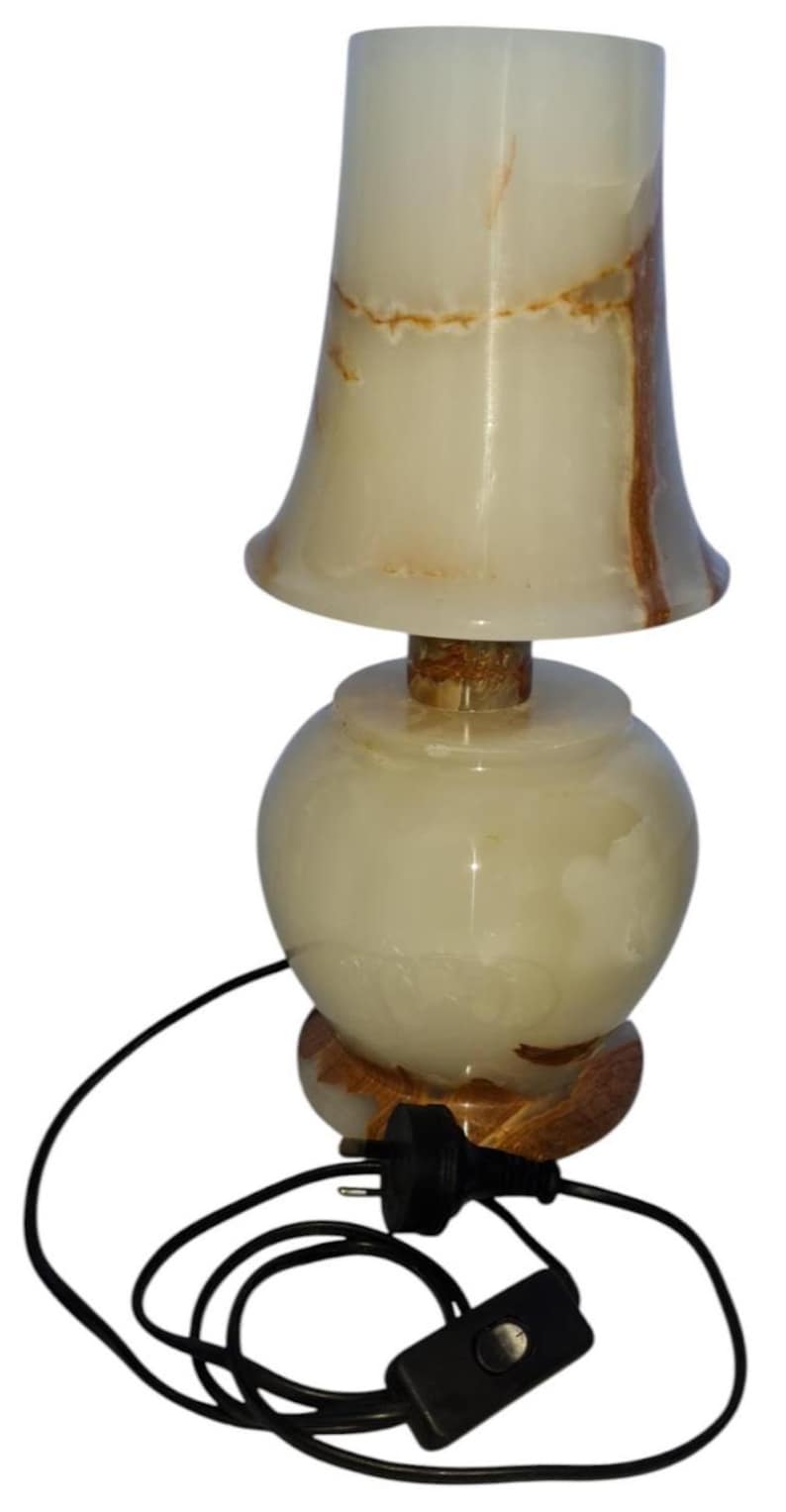 Handgjord bordslampa i vit onyx: Glödande stendekor med dubbelt ljus bild 7
