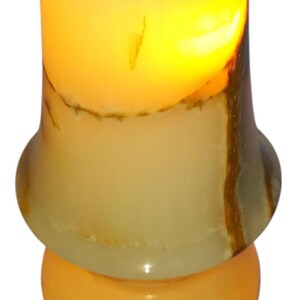Handgjord bordslampa i vit onyx: Glödande stendekor med dubbelt ljus bild 5