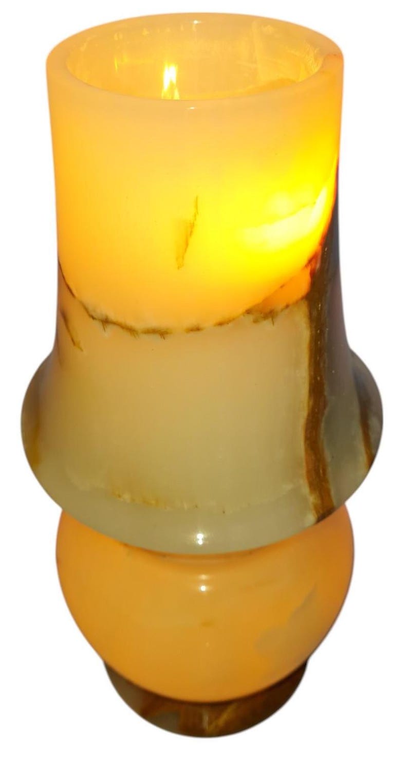 Handgjord bordslampa i vit onyx: Glödande stendekor med dubbelt ljus bild 5
